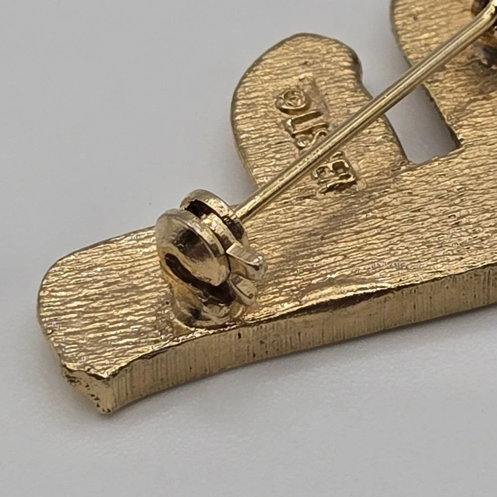 Lisner Brooch Pin Red Gold Tone Initial Letter F Enamel‎ Vintage Accessory